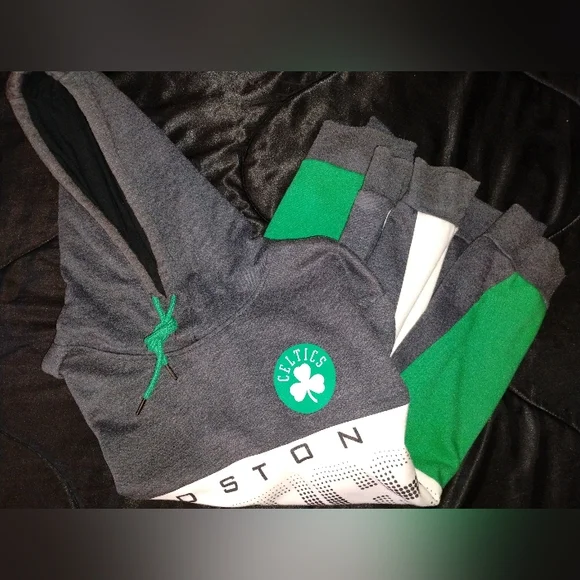 Boston Celtics Hoodie - Picture 2 of 11